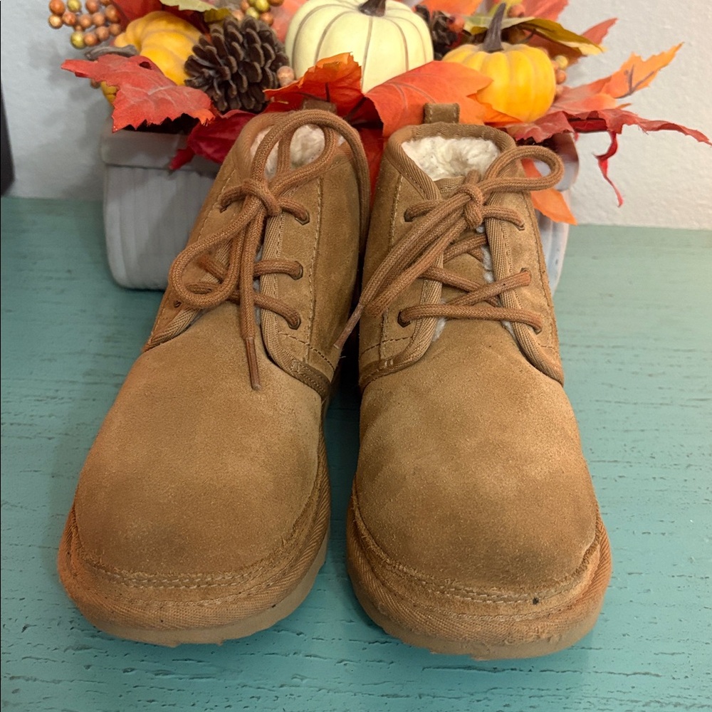 UGG Tan Suede Boots SZ 2 box 20